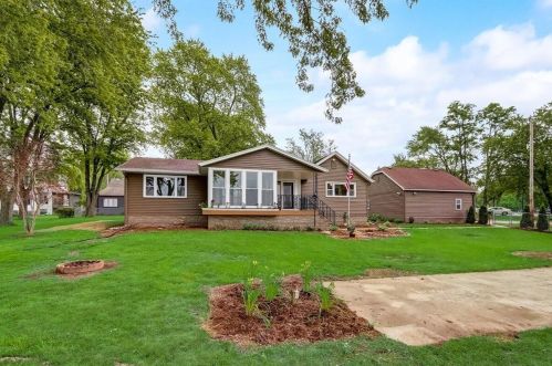 456 Andrews St, Mukwonago WI  53149-1504 exterior