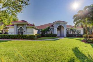 880 Forest Glen Ln, West Palm Beach, FL 33414-6328