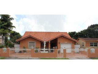 652 36th St, Hialeah, FL 33012-5136