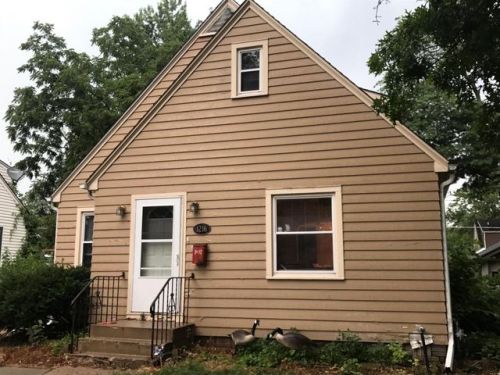 1216 Roosevelt Ave, Ames, IA 50010-5876