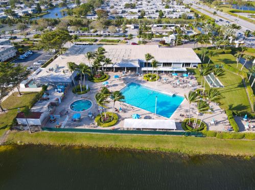 102 Saxony C, Delray Beach FL  33446-1832 exterior