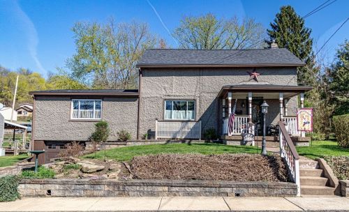 1610 Elm St, New Kensington, PA 15068-5261