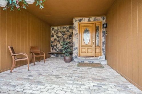 1 Maurerbrook Dr, Fishkill, NY 12524-1133