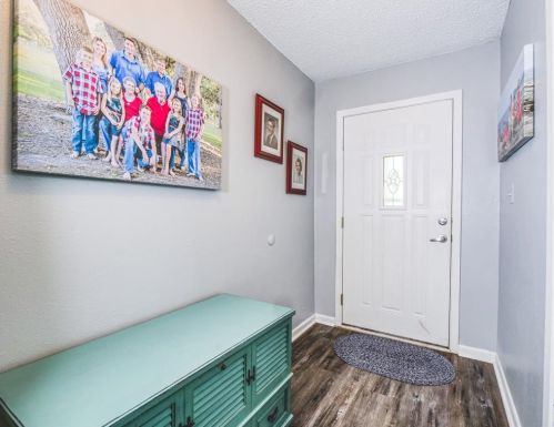 105 Pleasant Valley Dr, West Columbia, TX 77486-9634
