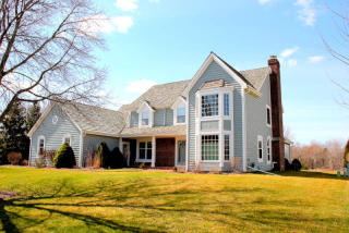 10403 Riverlake Dr, Thiensville, WI 53092-4862