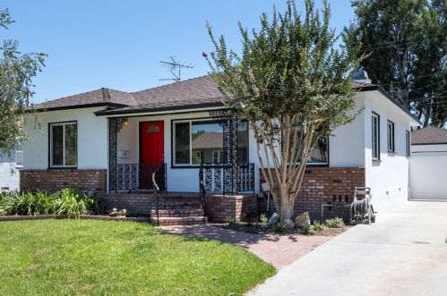 6128 Village Rd, Lakewood CA  90713-3131 exterior