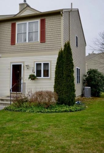 224 Fairway Dr, Coventry, RI 02816-5783