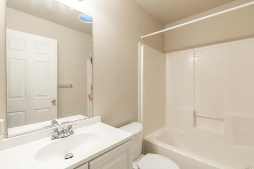 14 Ellie Dr, Santa Rosa CA  95403-1111 exterior