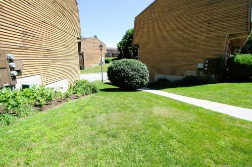 895 Matthews St, Bristol CT  06010-2286 exterior