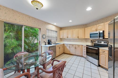 137 Eagleton Ct, West Palm Beach, FL 33418-8051
