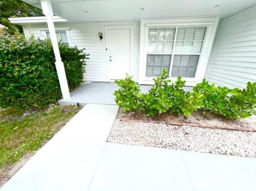 5372 Courtney Cir, Boynton Beach FL  33472-1280 exterior