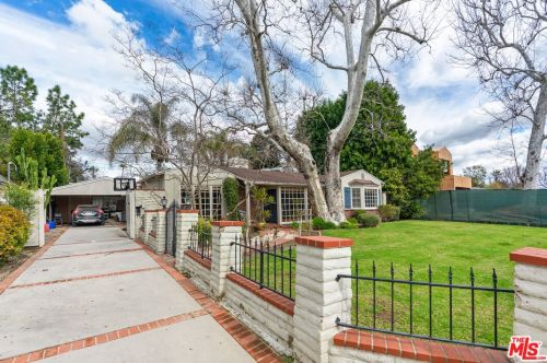 11945 Addison St, North Hollywood CA  91607-3157 exterior