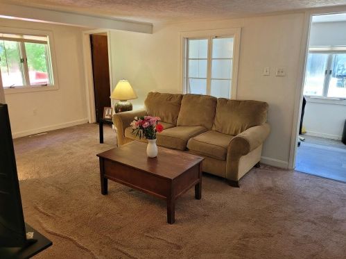 15 Great Pond Rd, Kingston NH  03848-3757 exterior