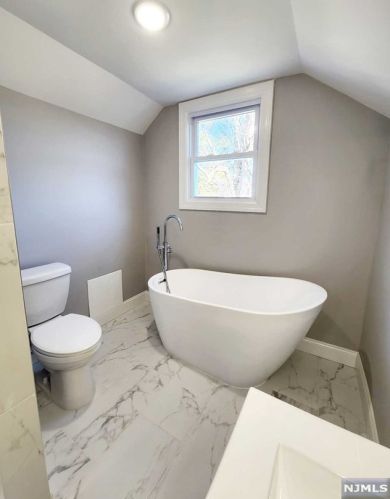 12 Lohmann Pl, Dumont NJ  07628-1520 exterior