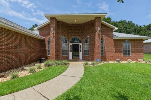 7133 Woodside Rd, Pensacola, FL 32526-7520