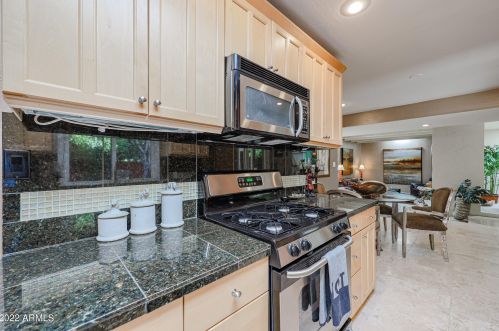 1029 Cactus Wren Dr, Phoenix AZ 85051-8187 exterior