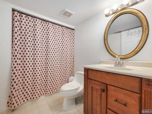 5 River Dell, Oakland NJ  07436-2302 exterior