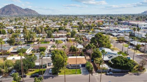 4133 35th St, Phoenix AZ  85018-4703 exterior
