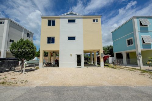9 Gulf Dr, Key Largo, FL 33037-2514