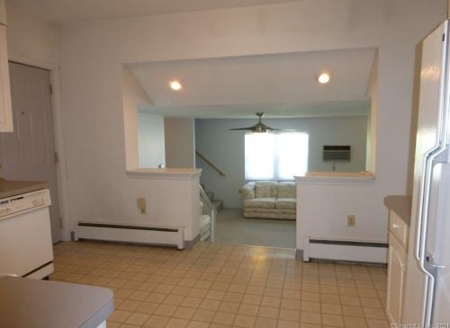 94 Sunnyside Ave, Waterbury CT  06708-3580 exterior