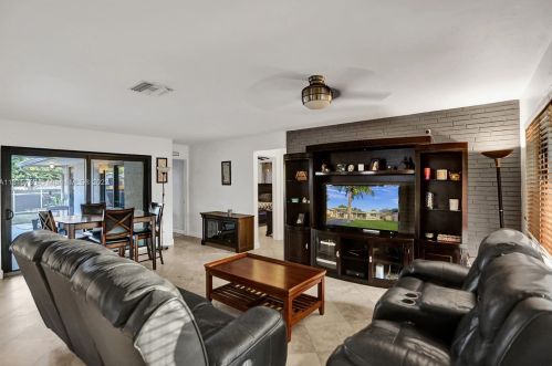 2003 37th Ave, Hollywood FL  33021-4320 exterior