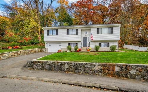 167 Sprucedale Dr, Waterbury, CT 06706-2849