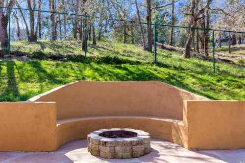 25592 Fairbanks Pl, Willits CA  95490-8910 exterior