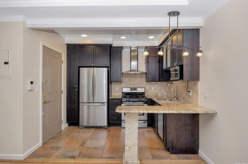 2717 Crescent St, Long Island City, NY 11102-2507