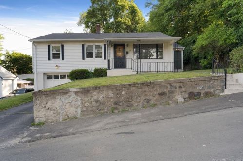 85 Hallock St, Waterbury, CT 06706-2509
