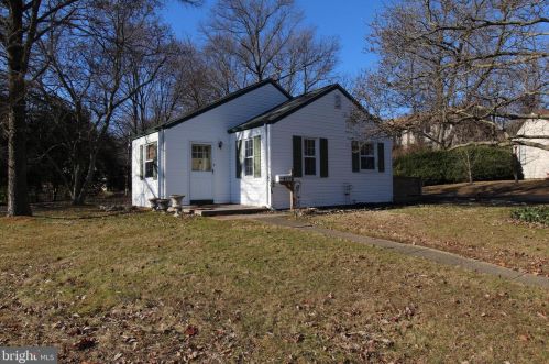 1511 Seton Dr, Wilmington, DE 19809-2238