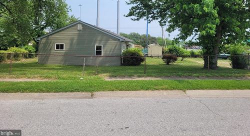 11 Halcyon Dr, New Castle, DE 19720-1238