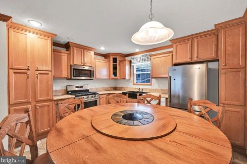 910 Dogwood St, Smithville PA  17560-9692 exterior