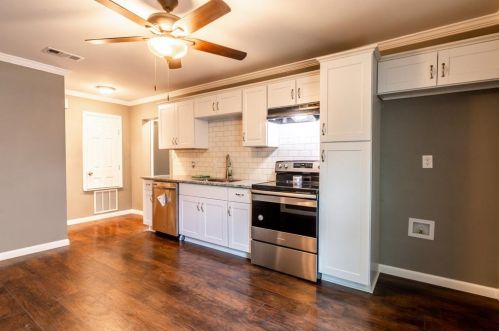 2202 Chestnut Ave, Fort Worth TX  76164-7953 exterior