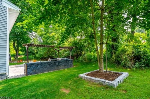 275 Grant St, Berkeley Heights NJ  07922-1142 exterior