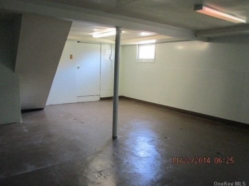 42 Broadway, Babylon NY  11704-5408 exterior