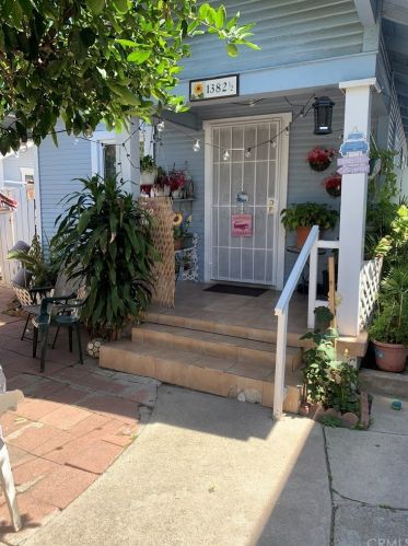 1382 Molino Ave, Long Beach, CA 90804-2319