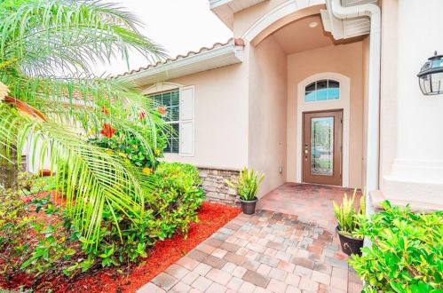 1983 Fairmont Ln, Naples, FL 34120-4572