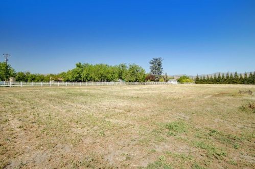 5890 Yuste Ln, Hollister CA  95023-9538 exterior