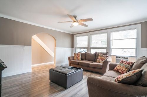 63 Entrance Way, Mahopac NY  10541-1328 exterior