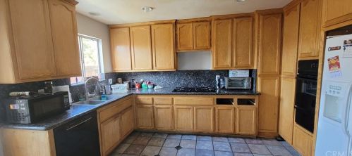 14175 Arrowhead Dr, Victorville, CA 92395-4401