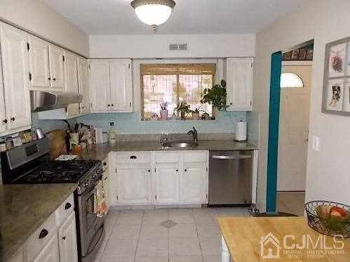 26 Front Ct, Old Bridge NJ  08857-1942 exterior