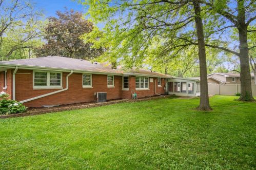 744 Williams Dr, Crown Point IN  46307-4822 exterior