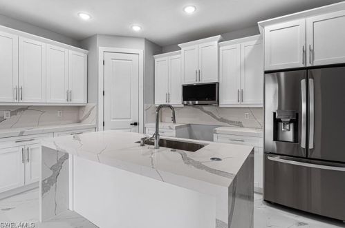 1908 14 St, Cape Coral FL  33909-1643 exterior