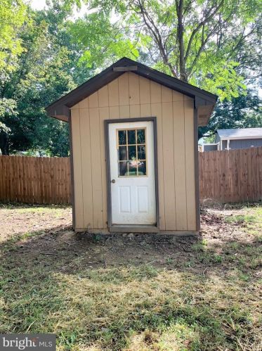 1 Old Barn Rd, Richmond National Battlefiel VA  22835-9008 exterior