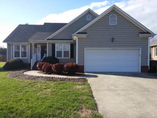 423 Cobblestone Ct, Burlington, NC 27215-8111
