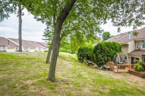 47 Rising Trail Dr, Middletown, CT 06457-1628