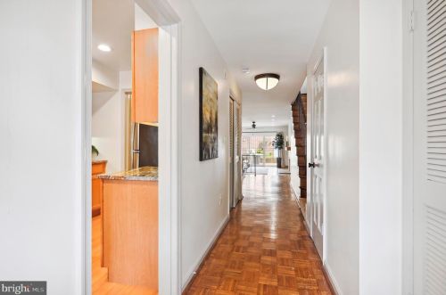 322 8th St, Washington, DC 20003-2109