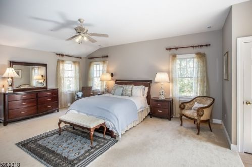 42 King George Rd, Warren NJ  07059-7045 exterior