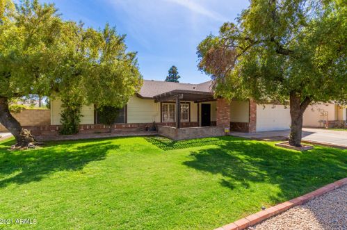 6413 Sunnyside Dr, Glendale, AZ 85304-2430