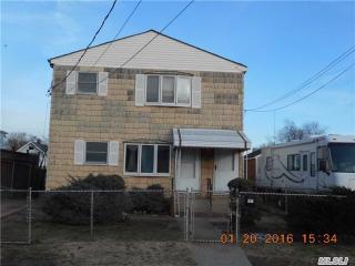 353 West Dr, Copiague, NY 11726-5117